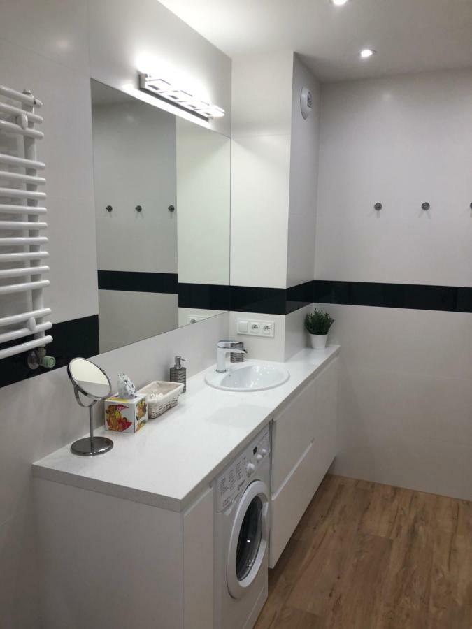 Klimatyzowany Apartament Roma Z Garazem Podziemnym Келце Екстериор снимка