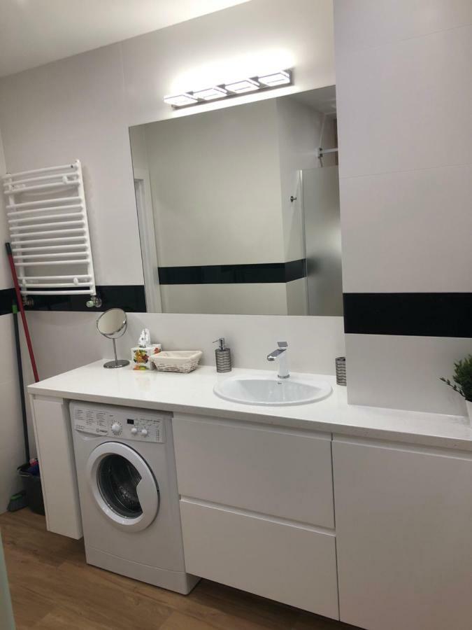 Klimatyzowany Apartament Roma Z Garazem Podziemnym Келце Екстериор снимка