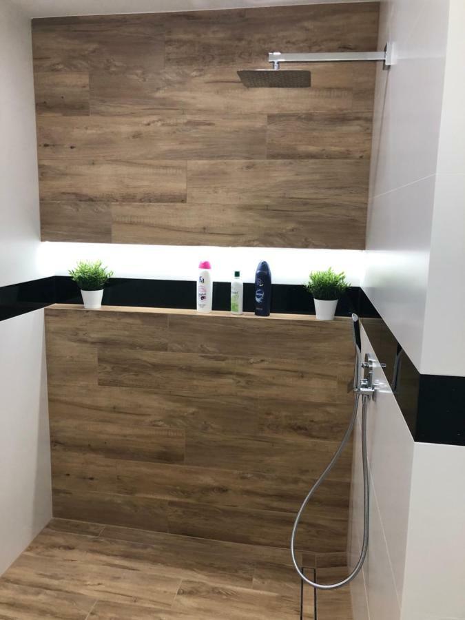 Klimatyzowany Apartament Roma Z Garazem Podziemnym Келце Екстериор снимка
