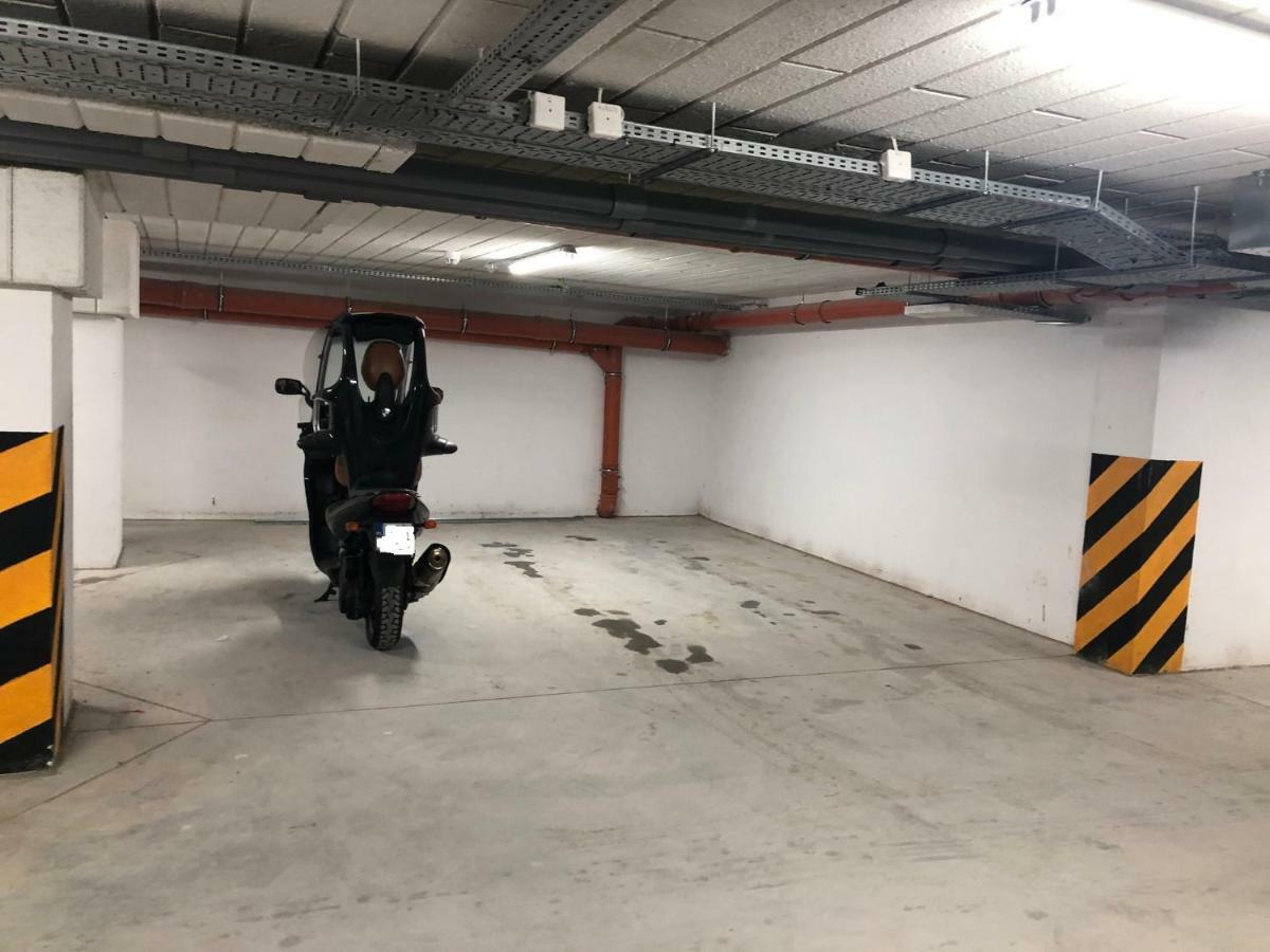 Klimatyzowany Apartament Roma Z Garazem Podziemnym Келце Екстериор снимка